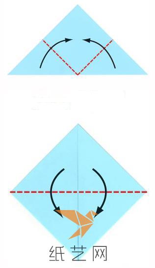 然后将两个底角折叠到顶角的位置，再将上面的角折叠下来