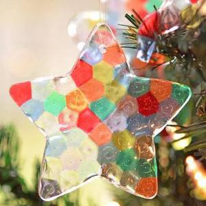 圣诞节巧手利用透明珠子制作晶莹圣诞树装饰教程