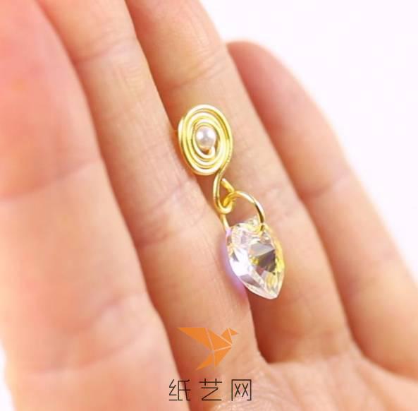 这样心形的珠子是不是用来制作绕线耳环也非常漂亮呢？
