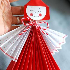简单漂亮的儿童手工折纸小娃娃新年装饰制作教程