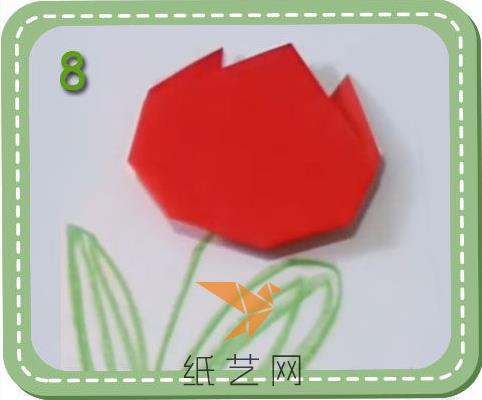 在白纸上面画好花茎和叶子之后，就可以把折纸康乃馨的花朵粘到上面了