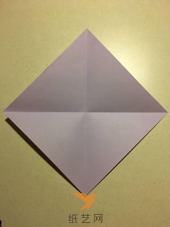 打开之后就是一个正方形的纸张了
