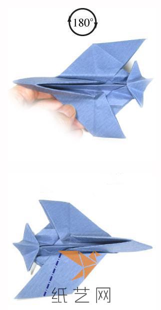 完成一侧的折叠之后，旋转飞机，折叠另外一侧机翼