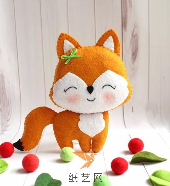这样可爱的不织布小狐狸玩偶就制作好啦！