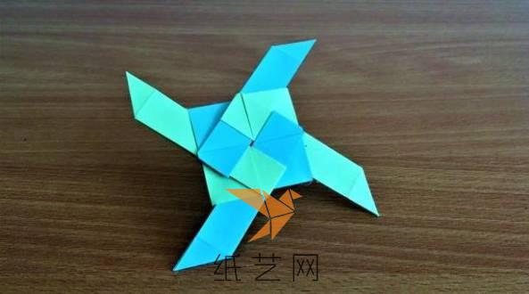 漂亮的折纸飞镖制作起来还是很容易的，大家只要按照这里的教程，相信都可以顺利的完成的。