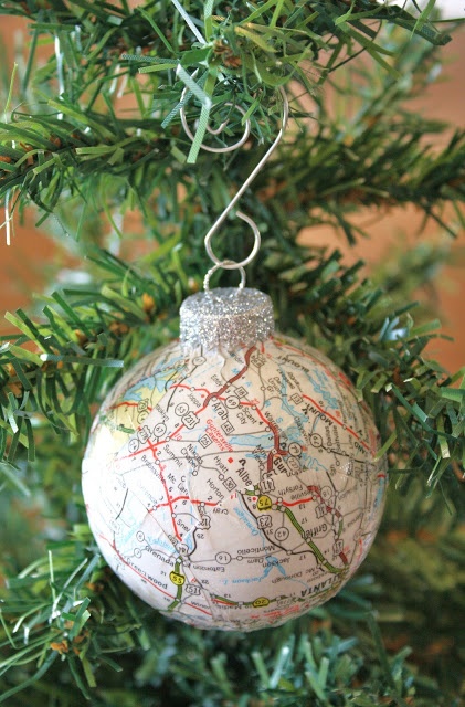 地图泡泡球装饰圣诞树