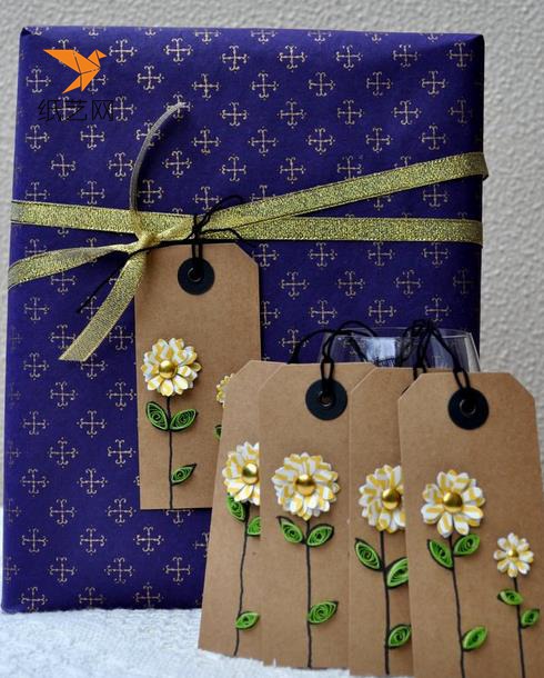 漂亮的衍纸花朵礼物包装卡片