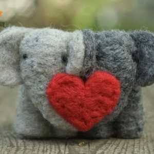 心形羊毛毡小象情人节礼物