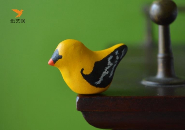 超轻粘土制作的仿陶小鸟