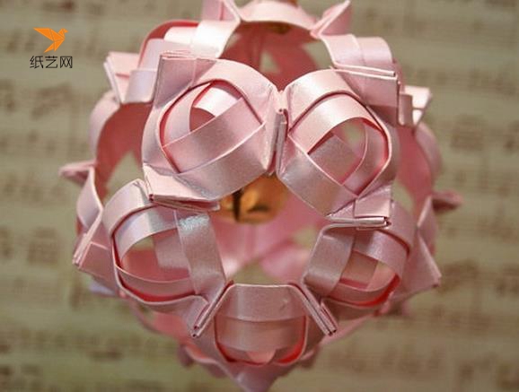 漂亮的手工折纸制作纸球花