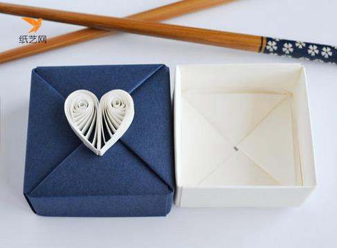 文艺的心形衍纸装饰折纸盒子