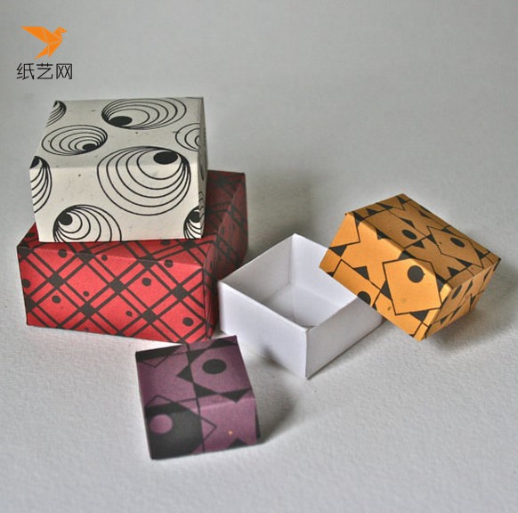 简单的折纸盒子可以用作日常的收纳盒