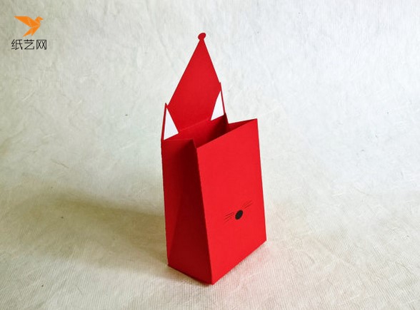 以图纸为基础制作出来的小狐狸折纸礼盒