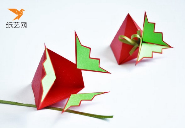 圣诞节草莓折纸盒子的制作方法