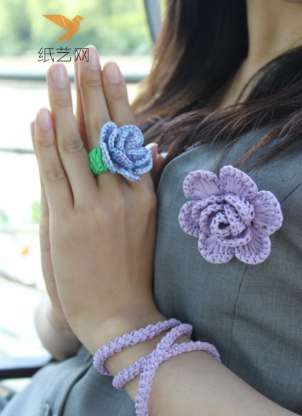 毛线钩针编织立体花朵可做胸花手链花戒指装饰的毛线钩针编织手作