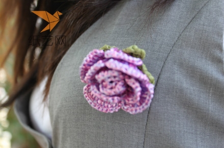 毛线钩针编织立体花朵可做胸花手链花戒指装饰的毛线钩针编织手作