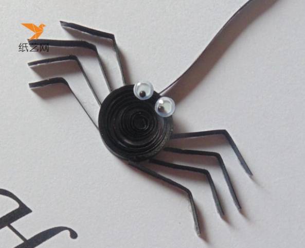 简单的衍纸蜘蛛制作让万圣节贺卡气氛爆棚