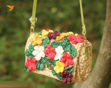 钩针编织的小花可以用来装饰包包