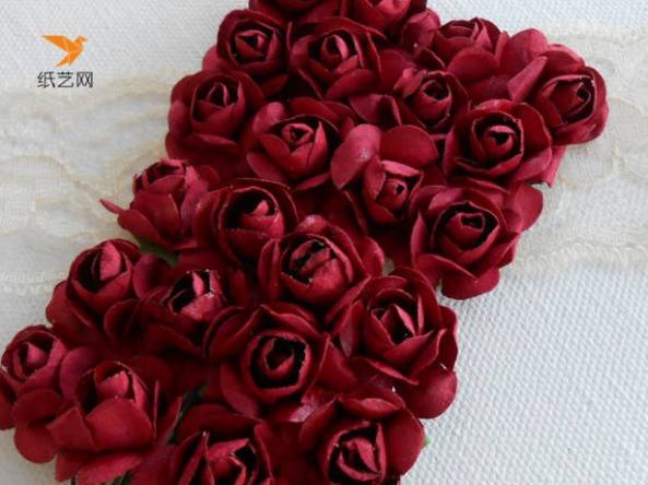 红色纸玫瑰代表着的是火一般的爱情