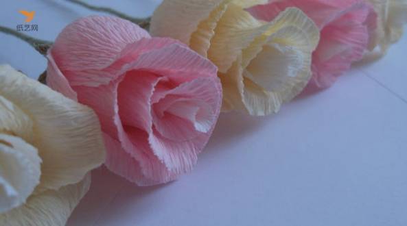单只纸玫瑰花用皱纹纸制作非常好看