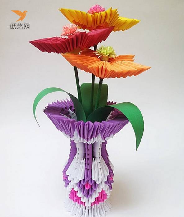 折纸三角插做的花瓶和纸花