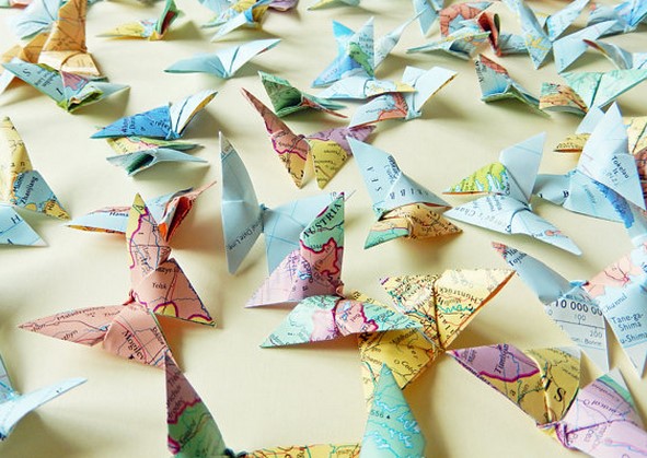 废旧的包装纸做的简单折纸蝴蝶
