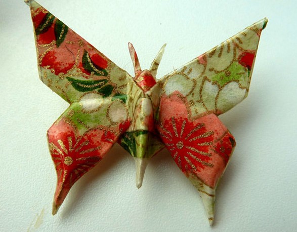 第一次用比较厚的和纸做折纸蝴蝶