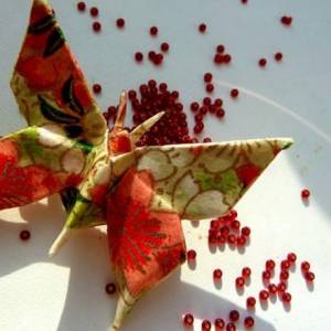 第一次用比较厚的和纸做折纸蝴蝶