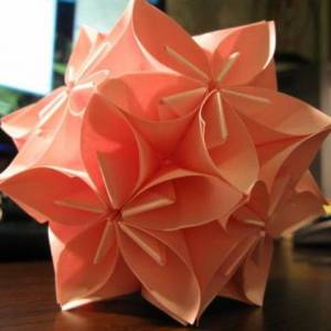 漂亮的纸花球折纸作品