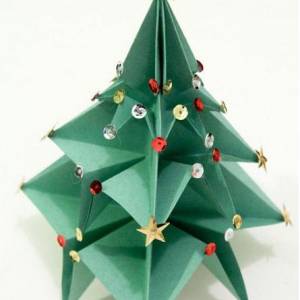漂亮的手工折纸圣诞树作品