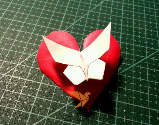 红色折纸蝴蝶心