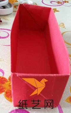 这个也是手工做的盒子，用的是卡纸。做4-5个粘贴在一起就是一个礼物盒子啦~~