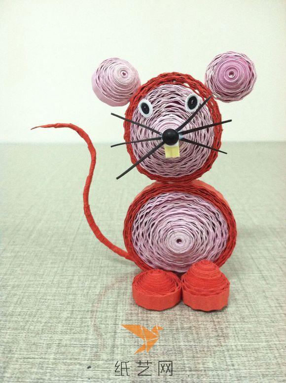 可爱的瓦楞纸老鼠
