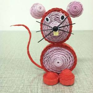 瓦楞纸制作的造型独特的可爱小老鼠