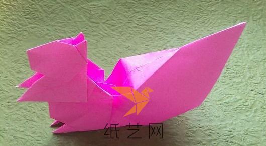 粉色的折纸松鼠