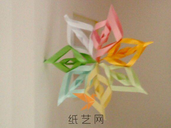 漂亮的多色折纸雪花