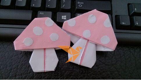 粉色的可爱折纸小蘑菇