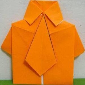 尽显干练气质的可爱折纸带领带的衬衣