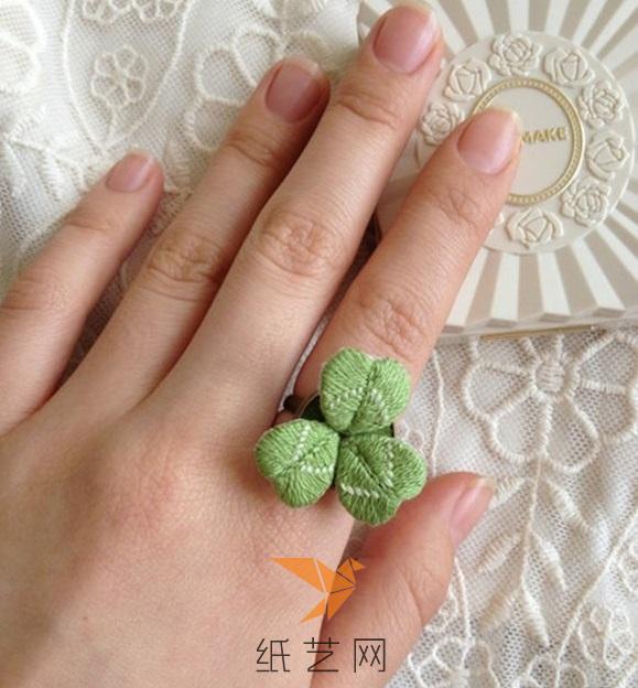 非常可爱的而且小清新的三叶草形状的刺绣戒指