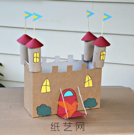 自己制作的纸箱城堡