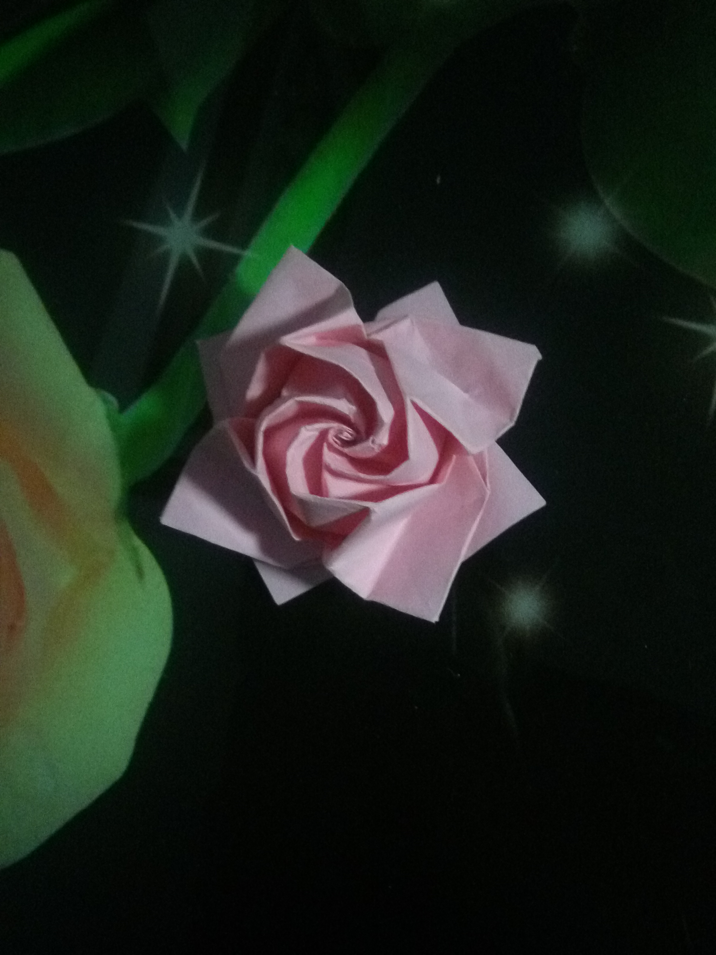 折纸八瓣玫瑰花